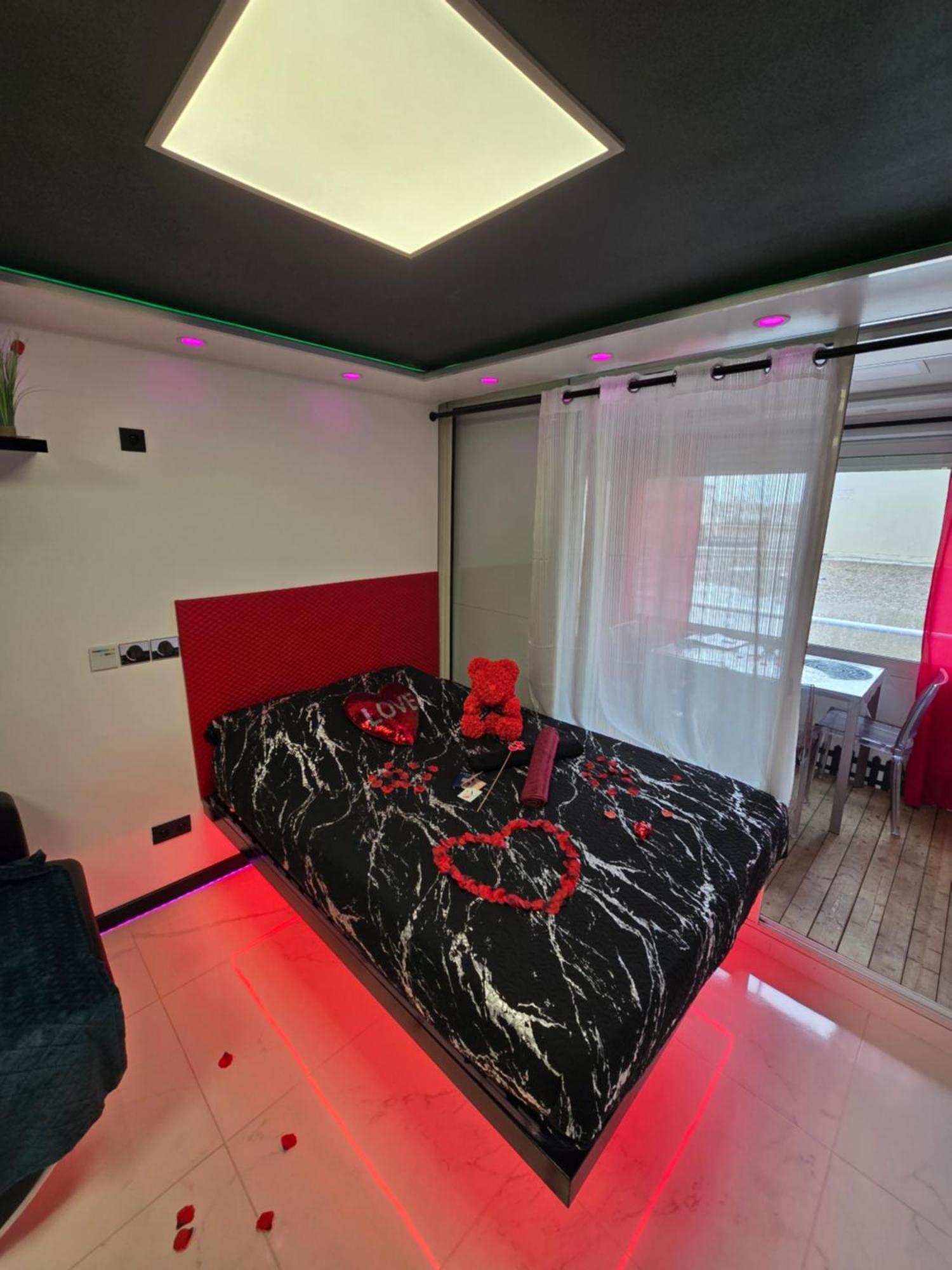 C12 Deluxe Apartment *